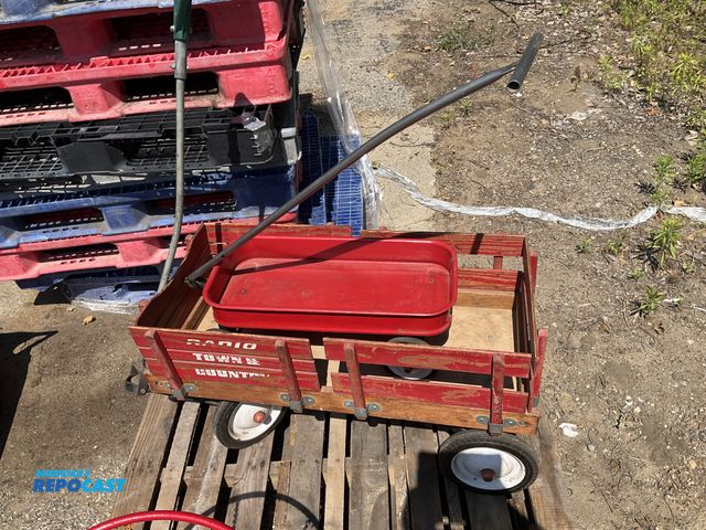 Lot 2-99324 - (2) Radio Flyer Wagons w/ extended handles