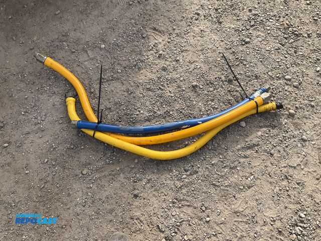 Lot 2-62793 - 3 pieces of 1/2" gas hose