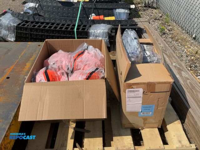Lot 2-99411 - G-Tek 33-G125/XS GP nylon gloves with polyurethane grip, and 3M orange hard hats