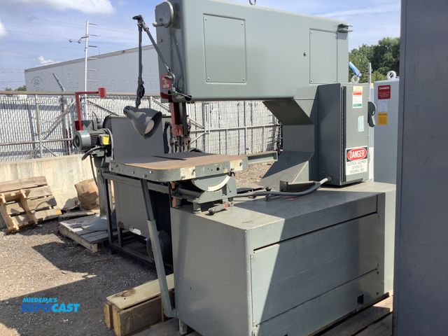 Lot 2-91113 - GROB Industrial vertical bandsaw model 4V – 36 with measurements of approximately 73” x 65” x 44”