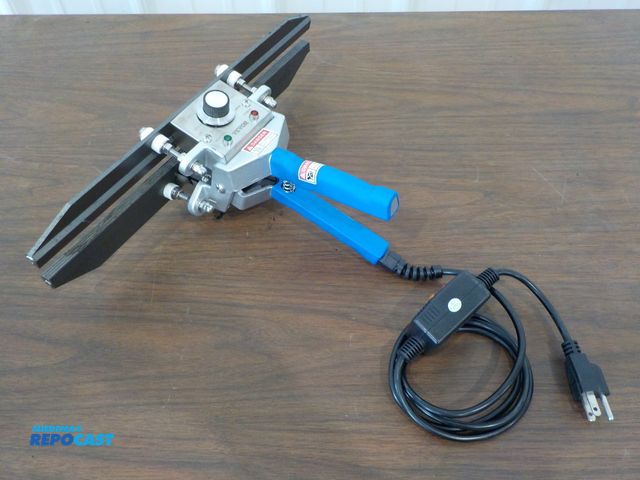 Lot 2-34235 - VEVOR hand held electric sealer. 16" blade. 115 volt.