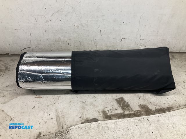 Lot 2-69129 - Weathertech Insulated Window for Jeep Grand Cherokee