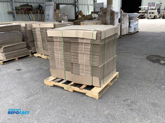 Lot 2-13262 - Skid of (250) Cardboard Boxes. 17.625" x 13.625" x 8.625"