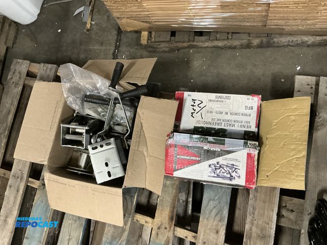 Lot 2-28651 - Box of strong-point heavy duty high performance construction fastener screws and box of 4AF heavy du...