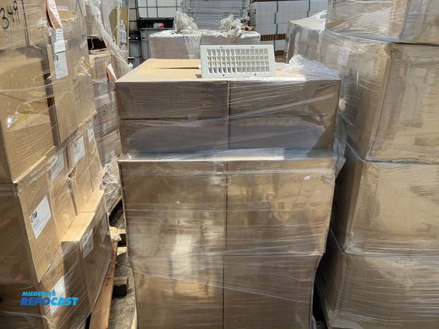 Lot 2-76240 - Skid lot with 7840RWH-4H 4x10 register with damper with 4hls
