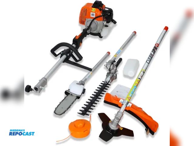 Lot 2-33390 - Gas Hedge Trimmer Model:F26-B