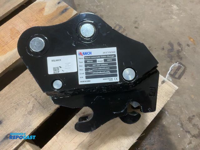 Lot 2-42115 - New SDLANCH Semi-Automatic Quick-Changer Coupler for Chinese Mini Excavator, Type IREAS, Manual Oper...