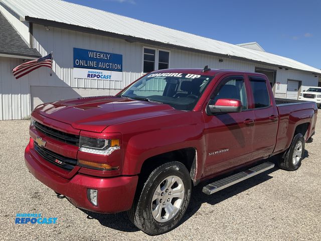 Lot 2-61588 - 2018 Chevrolet Silverado 1500 Crew Cab Pickup Truck 4x4