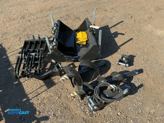 Lot 2-43846 - Set of Mini Excavator Attachments for Chinese Mini Excavators, includes (1) 32” Bucket, (1) 24” Buck...