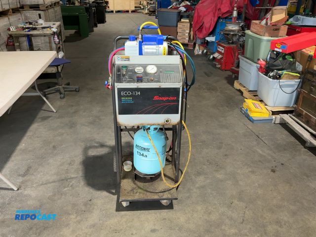 Lot 2-15275 - Snap-On ECO-134 heavy-duty mobile A/C recovery, recycling, and recharging station designed specifica...