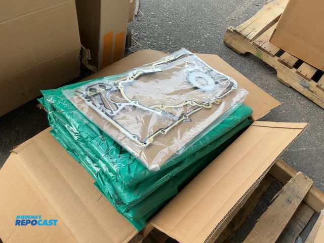 Lot 2-64200 - (8) gasket sets