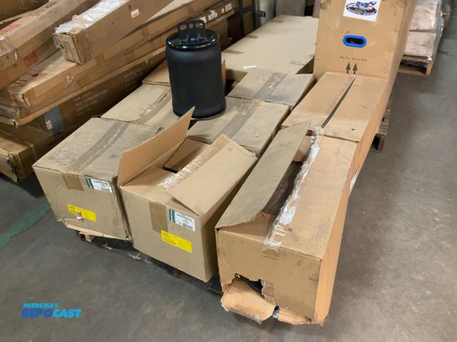 Lot 2-69649 - Lot of (6) Fleetright one air spring, model#FLT1R12615, AND (2) Luberfiner LAF6986 air filters
