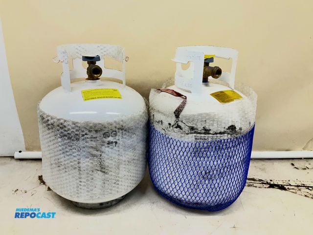 Lot 2-27752 - (2) OPD equipped 21.6L/47.6LBS white 18.5” tall propane tanks
