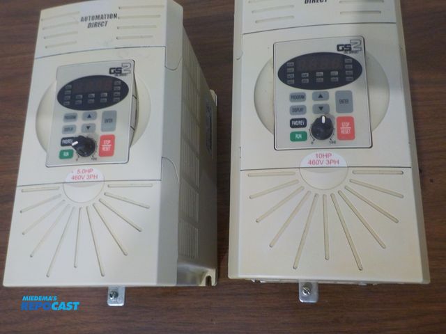 Lot 2-37897 - Lot of (2) varible speed controllers (1) model GS2-4010 10HP, (1) Model Gs2-45p0 5HP both 3 phase 46...