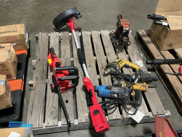 Lot 2-18735 - Skid of assorted tools. Includes a vise, a cordless string trimmer, a Powersmart cordless chainsaw, ...