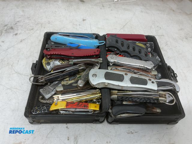 Lot 2-63345 - Miscellaneous Pocket Knives of various brands and styles