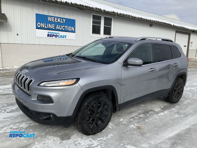 Lot 2-60861 - 2017 Jeep Cherokee Latitude SUV 4x4