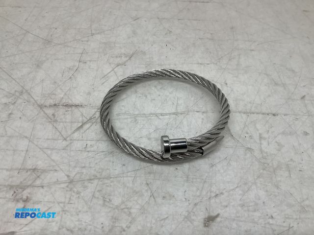 Lot 2-74205 - New Cable wire nail designed bangle bracelet