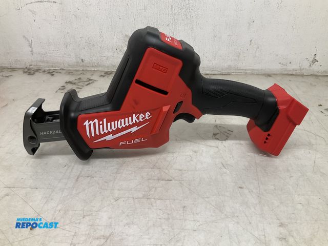Lot 2-25728 - Milwaukee 2719-20 HACKZALL one-handed reciprocating saw fits all M18 batteries