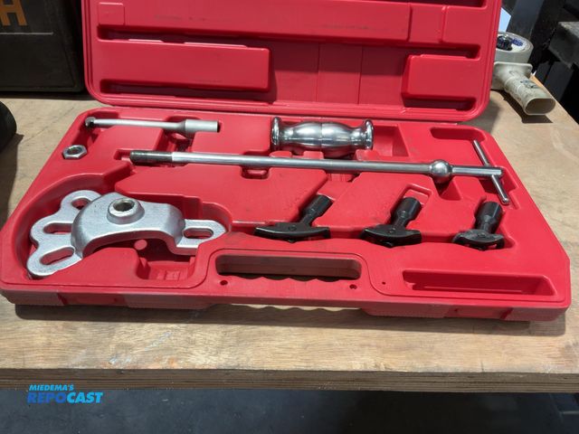Lot 2-15297 - ATD 3053 Rear Axle Puller Set