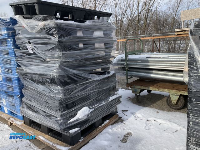 Lot 2-15561 - 12 Black plastic stackable pallets