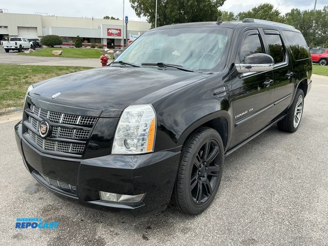 Lot 2-33692 - 2013 Cadillac Escalade ESV SUV AWD