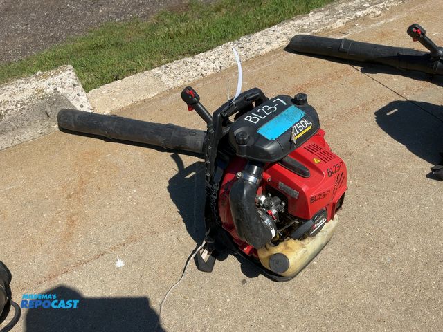 Lot 2-21500 - RedMax EBZ7500 Backpack Blower, Recoil Start, Runs and Works
