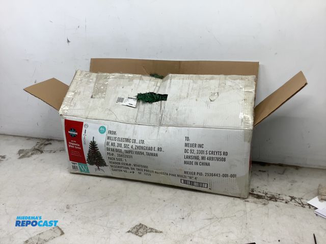 Lot 2-19324 - 1 Willis electric co. 30” Christmas tree with 250 tips and 100 multi lights. Works