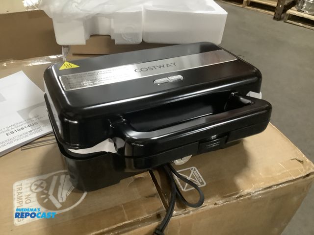Lot 2-99012 - Castway ES10514US Other Lot of (2) 3 in 1 sand which maker machines black 3 different plate/design s...