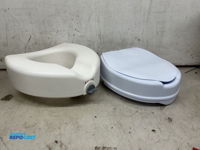 Lot 2-75910 - Lot of (2) vevor raised toilet seats one model number is SC7060A and the other is FBL760600