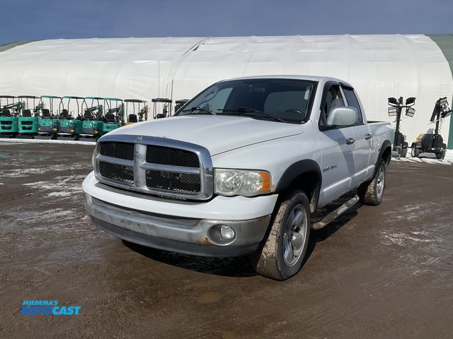 Lot 2-11089 - 2003 Dodge Ram 1500 Crew Cab Standard Box Pickup Truck 4x4