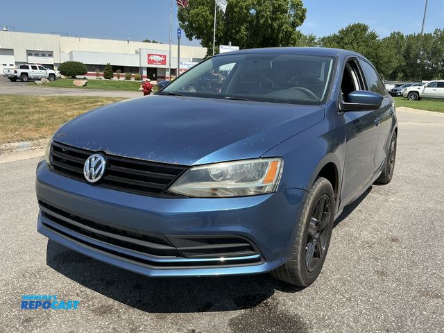 Lot 2-95925 - 2018 Volkswagen Jetta S Sedan FWD
