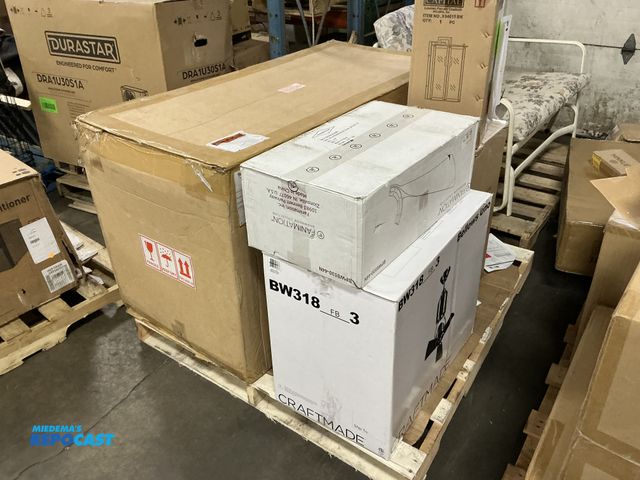 Lot 2-11502 - Skid lot of lighting fixtures