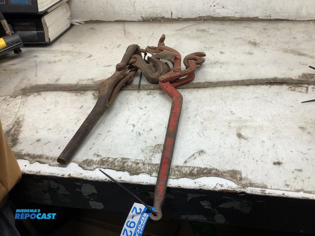 Lot 2-92028 - lot of 2 chain binders