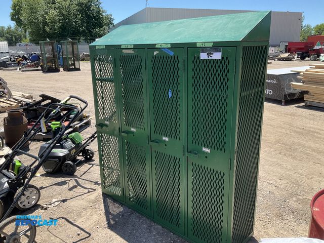 Lot 2-30162 - Metal Green lockers set of 4 1 shelf on top of all of them