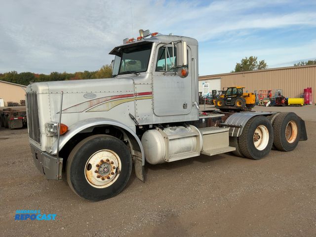 Lot 2-12949 - 1996 Peterbilt 379 Day Cab Semi Truck