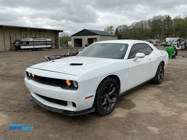 Lot 2-31001 - 2016 Dodge Challenger SXT Sports Car RWD