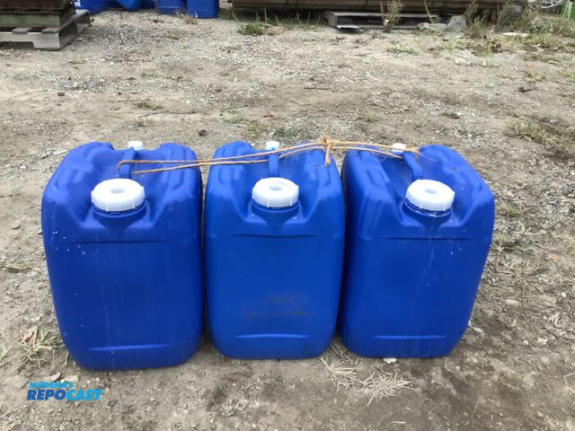 Lot 2-62989 - lot of (3) 4 gallon blue plastic containers. clean inside. contained a food product