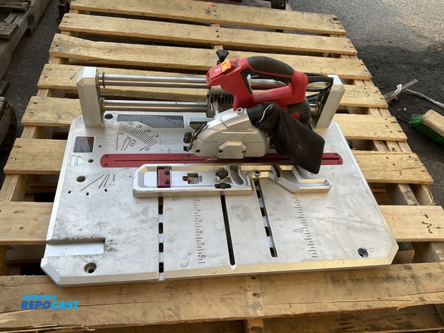 Lot 2-62709 - skilsaw 3601 laminate flooring saw