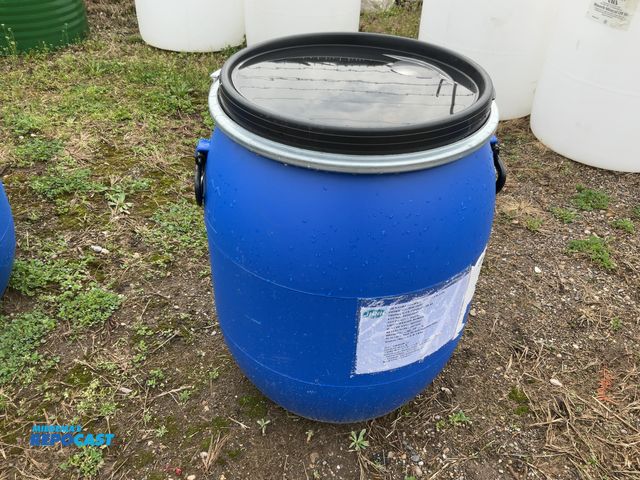 Lot 2-94820 - 1 25 gallon blue plastic barrel with removable lid and locking ring, clean inside
