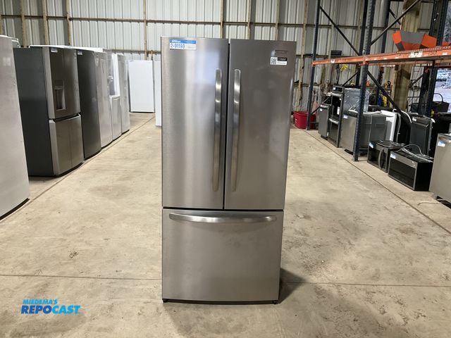 Lot 2-91193 - Scratch & Dent Free Standing Frigidaire  FRFG1723AV05 Refrigerator/Freezer