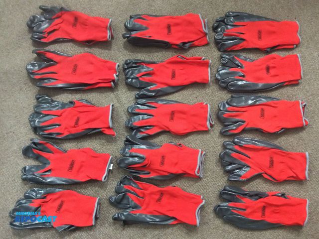 Lot 2-94602 - New 15 New Pair of Grease Monkey Nitrile Grip Gloves. Size Large
