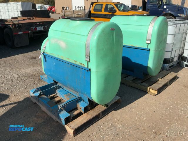 Lot 2-30869 - Set of (2) Snyder Saddle Tanks with mounting bracket, tanks are poly and 200 gallon