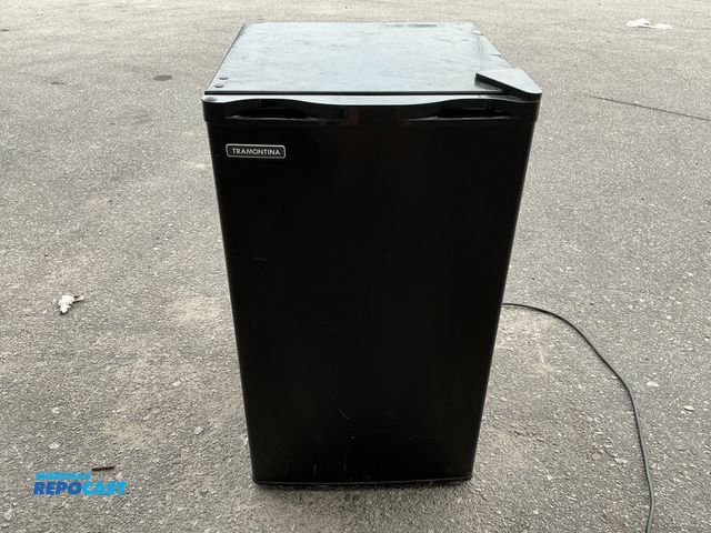 Lot 2-96579 - Scratch & Dent Tramontina 80901/100 Mini Refrigerator