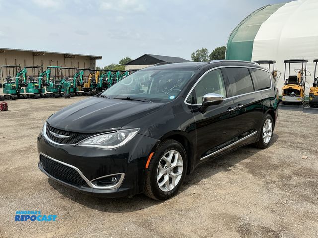 Lot 2-30297 - 2020 Chrysler Pacifica Limited Passenger Van FWD