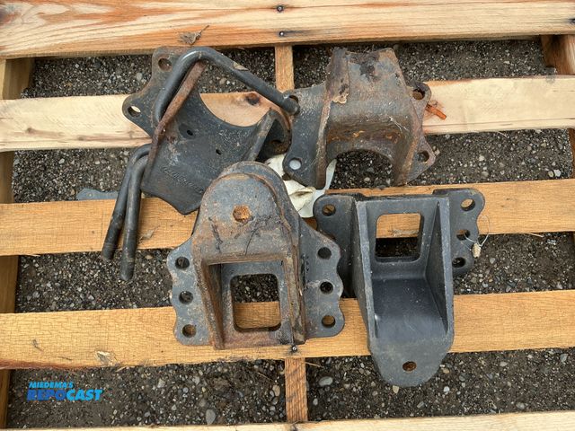 Lot 2-95908 - Lot of (4) semi hitches -good condition