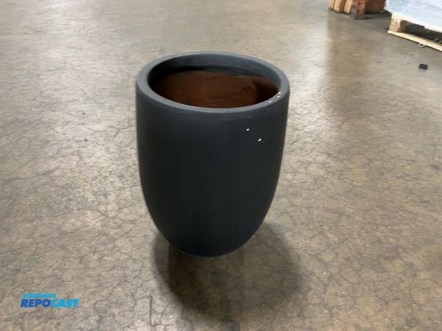 Lot 2-96529 - Kante TC0301B-C70221-N 16.5” Concrete Planter