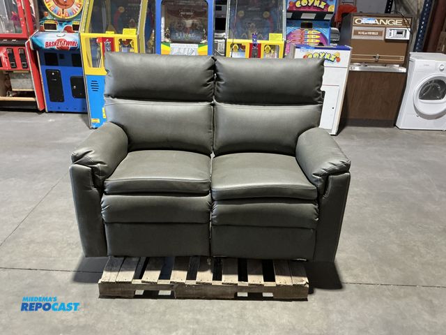 Lot 2-77446 - Pair of Matching Manual RV Recliners- Each is 25”x30”x36”