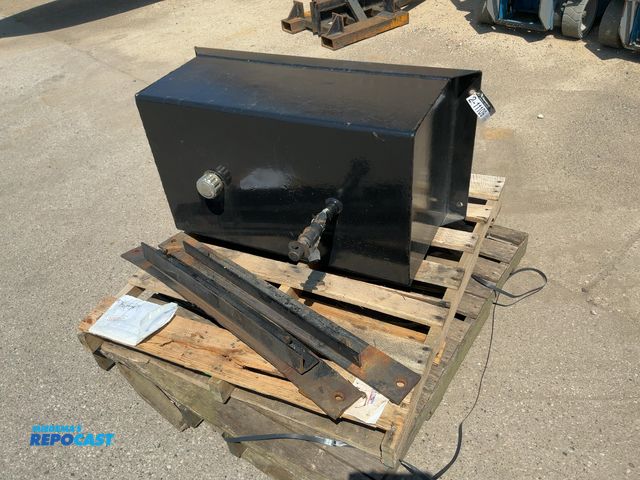 Lot 2-11109 - Steel Hydraulic Oil Tank for a Wet Kit on Semi Truck, tank is 35"x20-1/2"x16-1/2", 40-1/2" wide over...