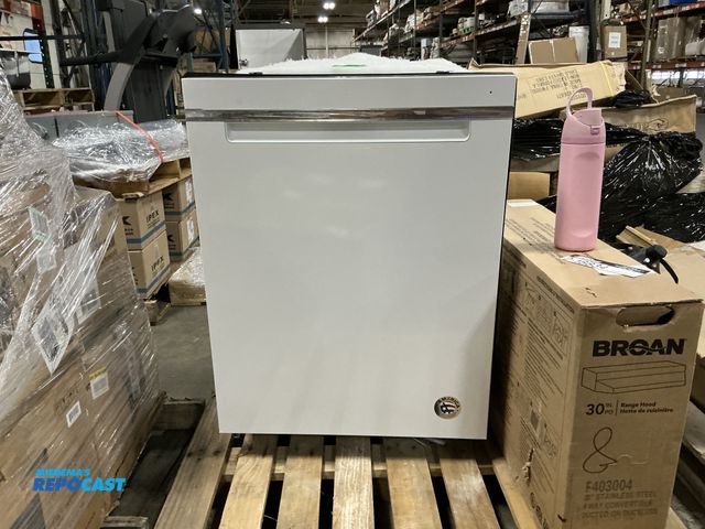 Lot 2-18834 - Whirlpool WDTA50SAHWO Dishwasher
